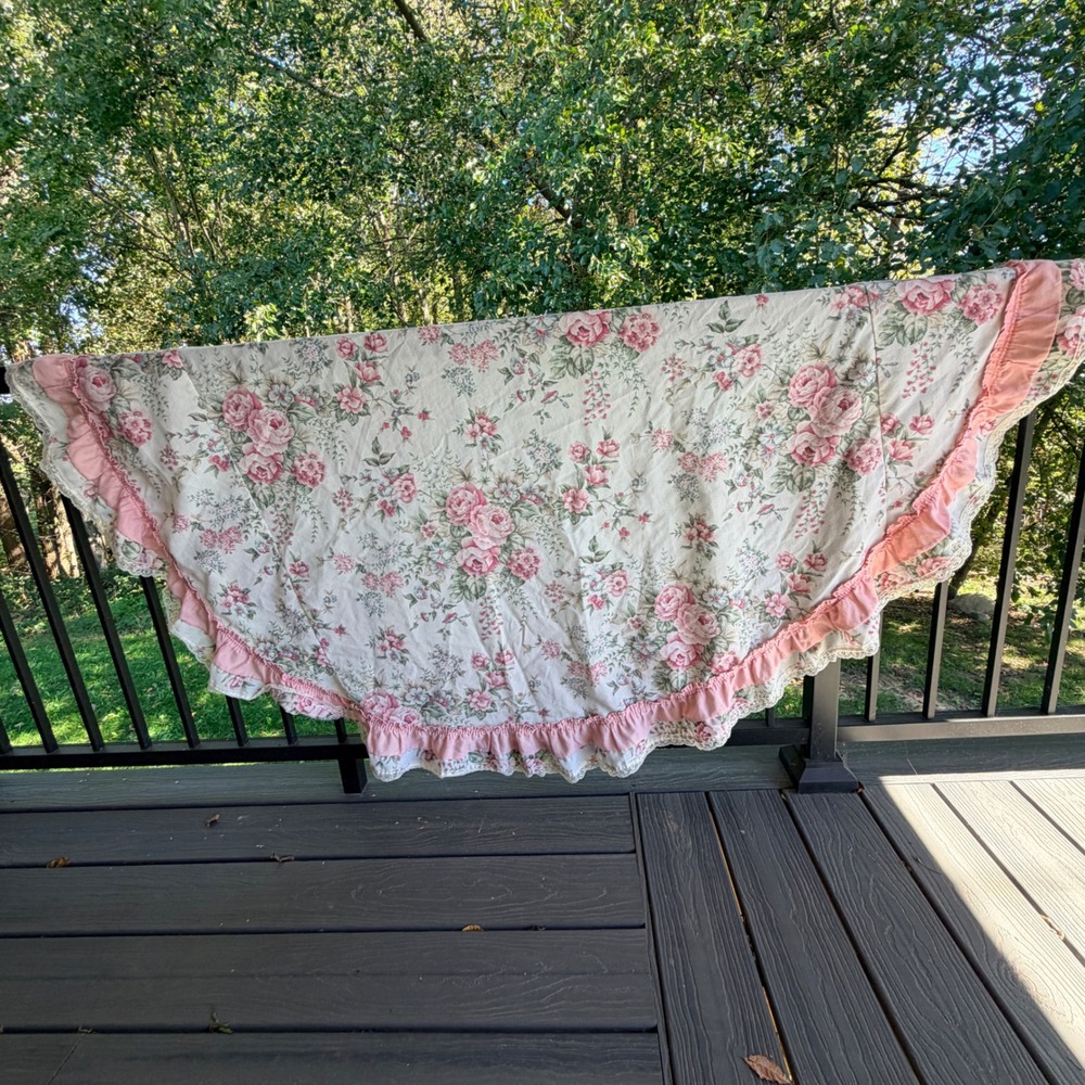 VTG JCPenney Round Tablecloth Floral 65in Ruffle Lace Cottagecore Soft Girl